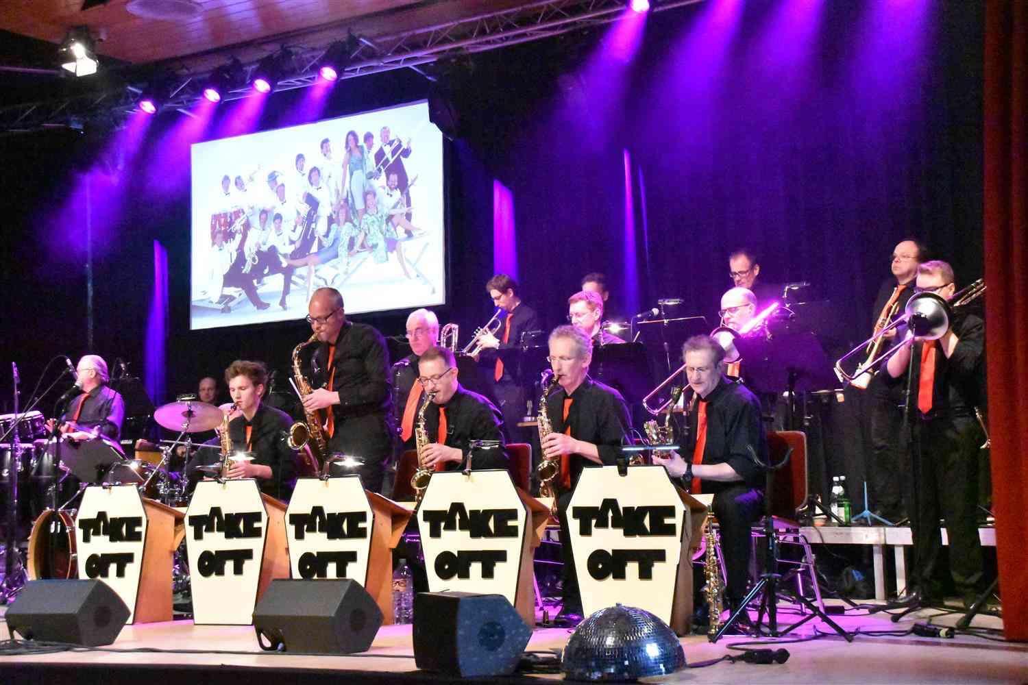 Take Off Bigband live auf der Bühne